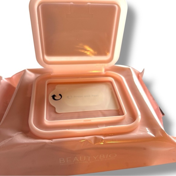 BeautyBio Exfoliating Peptide-Infused Body Wipes 30 Count - Picture 4 of 4